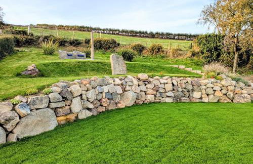 Fresh Modern Home, Stunning Views, Great Location - Foto 26