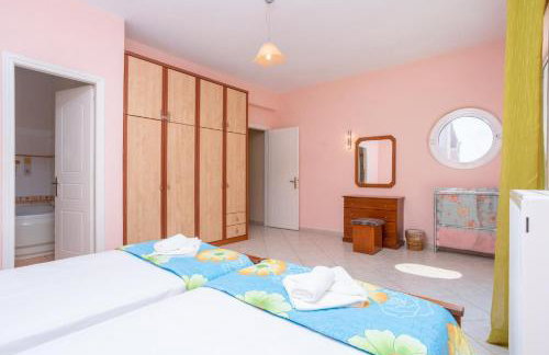 Villa Petros Large Private Pool Walk to Beach Sea Views A C Wifi Car Not Required - 180 - Foto 45