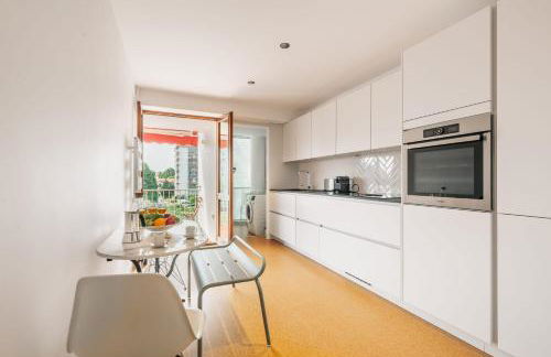 Sixties 64 2 bedrooms apartment with a balcony and parking in Biarritz - Foto 6