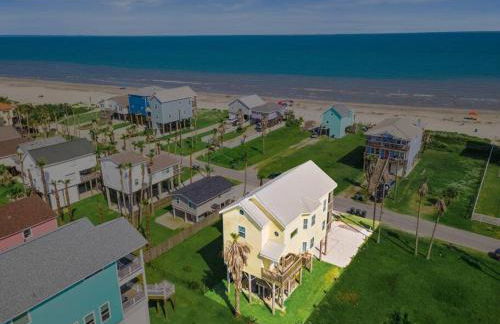 Beach House Located Steps from the Beach - Photo 47