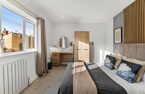 Spacious Modern 2BR - Parking - Workspace Area, Ideal for Contractors & Long Stays - NordStay - Foto 16