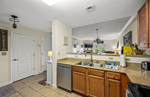 Smoky Mountain View Condo- Hot Tub, Indoor Pool, Walking Path, Playground - Foto 27
