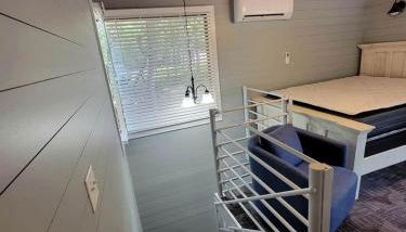 Romantic Glamping Getaway Perfect for Quality Time with Your Partner: Cute Tiny House near Owensville, Missouri - Foto 4