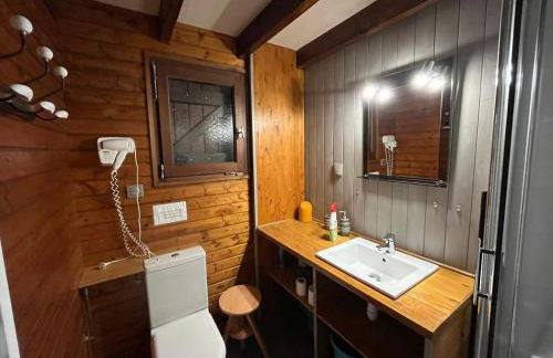 Chalet entier, vue panoramique, ruisseau et sauna. - Foto 12