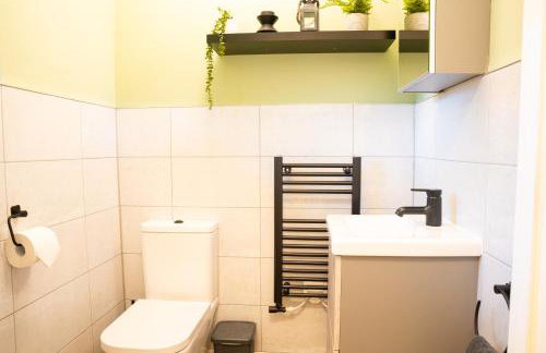 High-Spec Home, Office, SkyTV - for Families, Relocators & Contractors - Foto 11