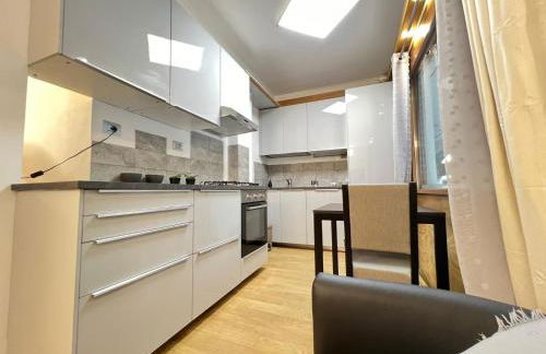 "R&P apartment", short term stay, elegant design, Bisceglie metro station, easy for San Siro and Fiera Milano, free parking - Foto 9