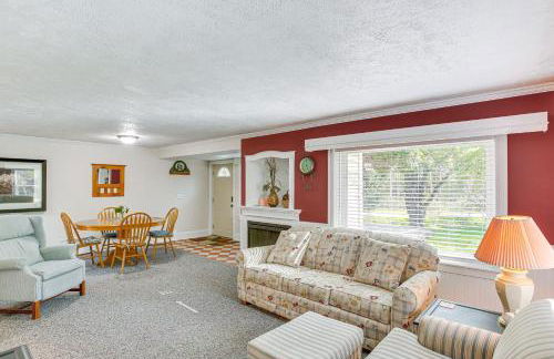 Relax Fireside! Frankfort Apt Near Dtwn and Beaches - Photo 6