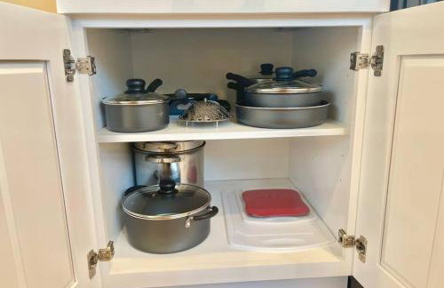 New Charming Spacious Disneyland Pool Home - Photo 63