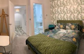 Peterborough City Center Near Healthcare Center One Bed apartment With Free Private Parking Contractors Locum Staff welcome - Foto 1