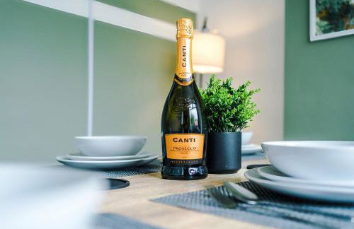 NEW! Modern 3-Bed House, Free Parking, Fast Wi-Fi & Easy Manchester Access - Foto 41