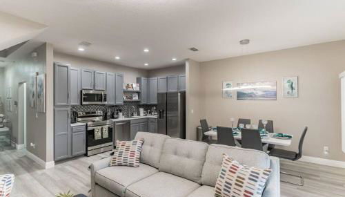 Modern 4 BR Townhouse near Disney - Foto 3