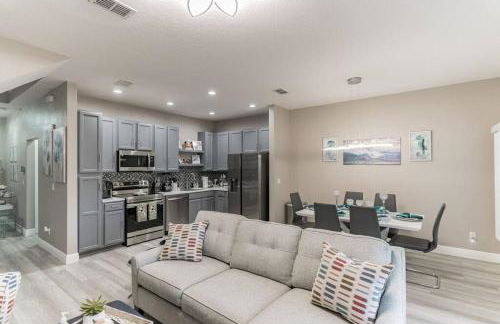 Modern 4 BR Townhouse near Disney - Foto 3