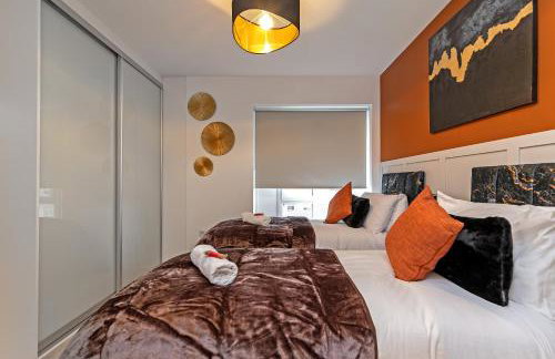 SUPERIOR AIRPORT SUITE, FREE Parking, Stylish, BALCONY, Two Bathrooms, Close To Airport, Station & Centre - Foto 41
