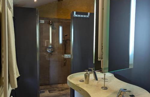 Prieuré du XVème restauré, jardin clos de 2000 m², piscine, cheminée, WiFi fibre, proche église - FR-1-653-219 - Foto 19