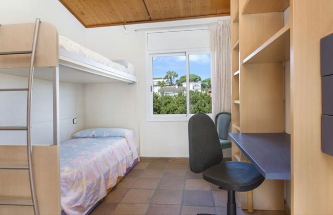 Del Pi in Blanes With 4 Bedrooms and 3 Bathrooms - Photo 14