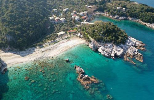 The Yacht House - Photo 21