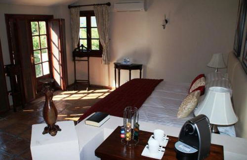 Paradisiacal Villa in Benahavís with Jacuzzi and Private Pool - Photo 17