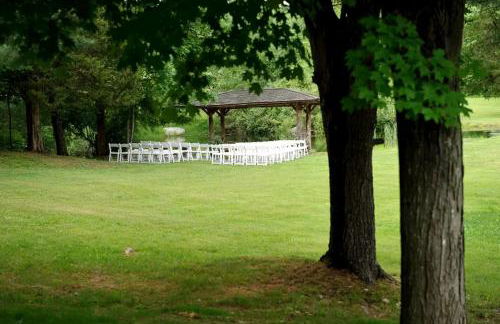 Secluded Cottage Rental with a Heated Pool in Red Hook for Family Getaways in New York State - Photo 17