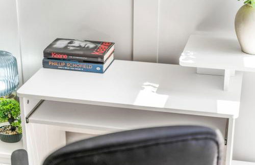 Free Parking ,Modern 4 bedrooms 10min from Birmingham city centre ideal for contractors ,Groups and Families - Photo 6