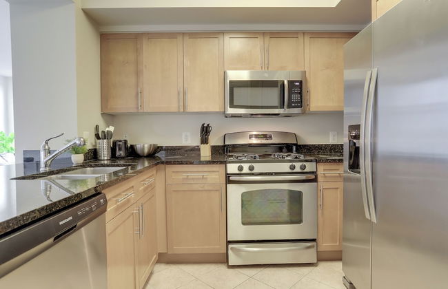 Walkable Alexandria Apts - Photo 55