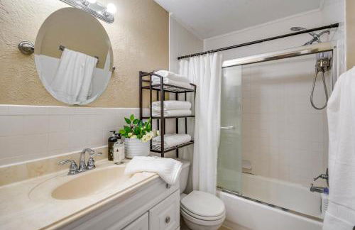 College Station Gem with Pool Access Near University - Foto 18