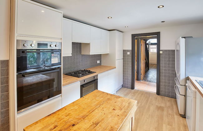 Host Stay Raven House - Photo 15