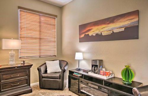 Family Gem in Phoenix with Saltwater Pool and Theater - Foto 24