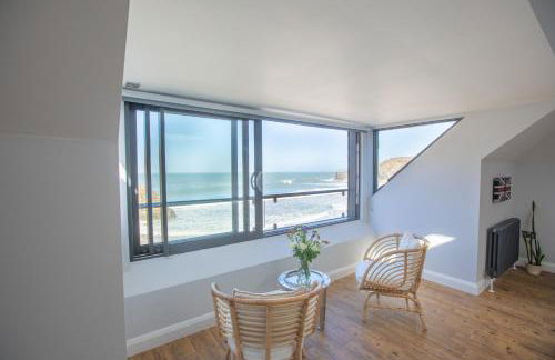 UPPER BEACH HOUSE - Photo 16