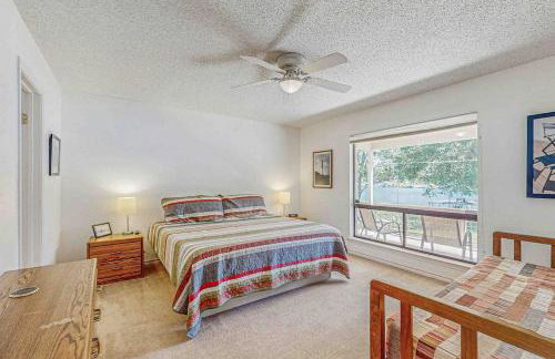 Spacious Lakefront Home with Water Views, WiFi & Private Washer/Dryer - Foto 19