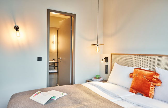 Hood House - Photo 16