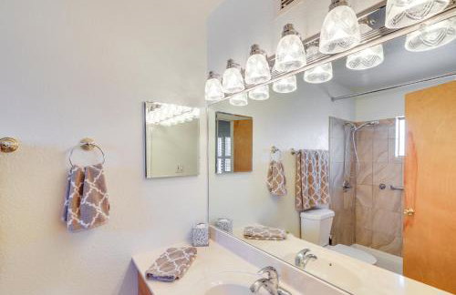 Bright Tucson Home with Patio By Rillito River Path! - Foto 13