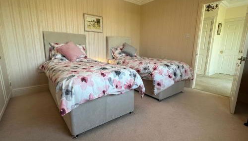 Spacious bungalow with large private garden - Photo 5