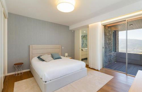 Douro Valley Luxury Home with Vineyard and Infinity Pool - Photo 18