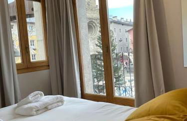 El Cadí, céntrico alojamiento en Puigcerdà, Cerdanya. - Foto 1