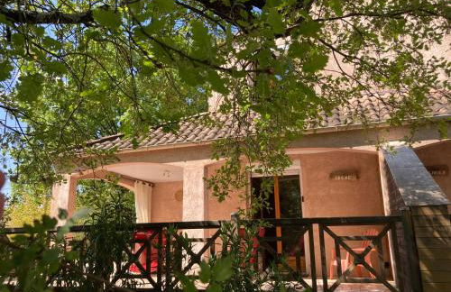 SOUS UN OLIVIER Gîte Le Chêne, au calme avec climatisation et piscine - Foto 2