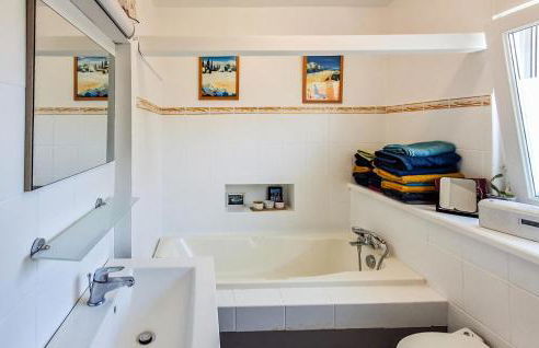 Cozy Home In Paimpol With Wifi - Photo 17