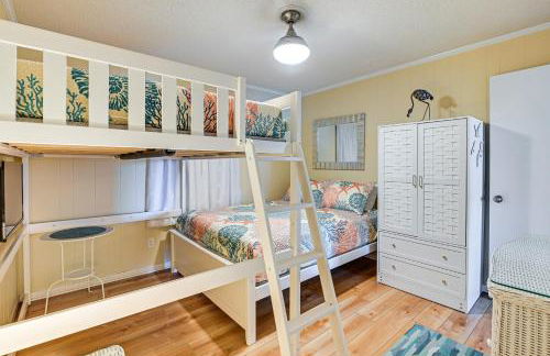 Waterfront Gem with Balcony in Garden City - Foto 14