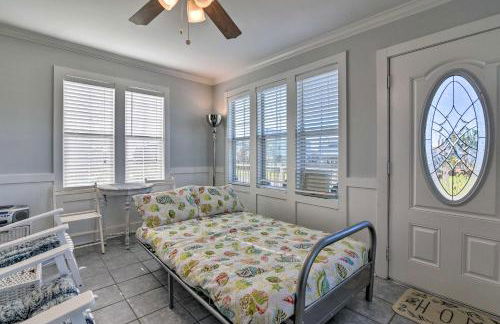 Steps to Beach! Surf Cottage in Galveston - Photo 5