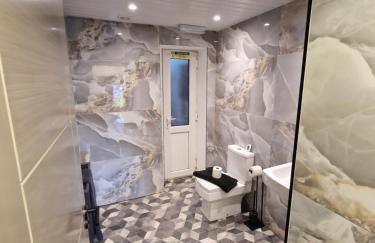 Townhouse - 6 Bed Hot Tub House - Photo 32