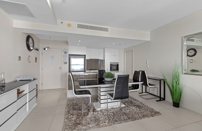 Ultra Broadbeach - Photo 35