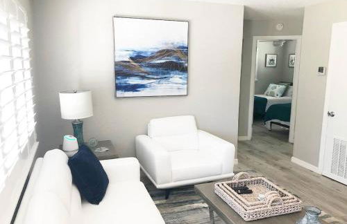 Modern Apartment - 2 of 4 - Photo 10