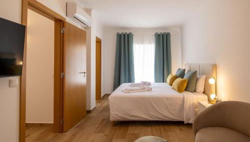 Luxuosa Villa com Piscina, Garagem e Vista Mar - Foto 3