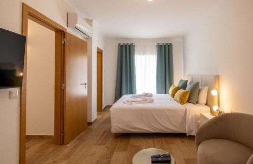 Luxuosa Villa com Piscina, Garagem e Vista Mar - Foto 3