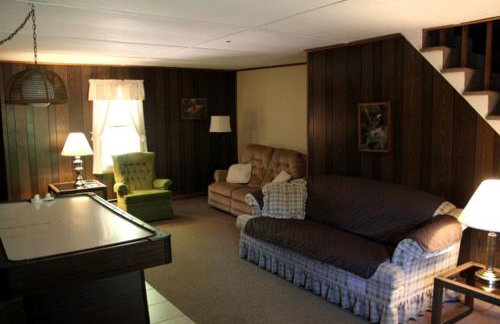 Charming Cabin Rental with Private Beach Access on Lake George in New York - Foto 8