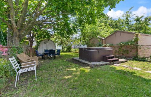 4BR 2BA Hot Tub Home By The Bay - Foto 44