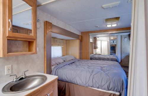 2 Mi to Lake Guntersville Peaceful Camper Home - Foto 16