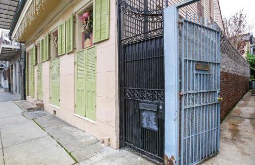 Updated Bourbon Street Condo with Smart TVs! - Foto 23