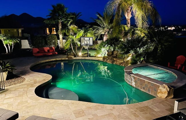 Luxury Contemporary Sanctuary w/ Pool and Views! - Foto 36