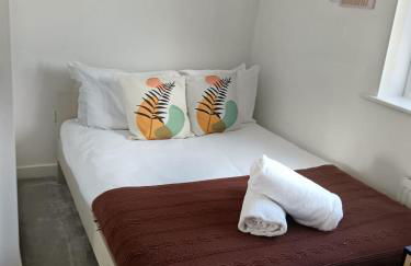 Spacious 4BR House with 2 Bathrooms and 1 WC ideal for Families, Professionals and Relocators near NEC, BHX, HS2 and JLR with Travel Cot, Pets Allowed and Free Parking - The Home Makers Hub - Foto 42