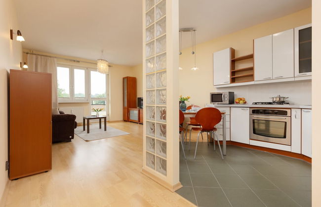 Spacious Apartment Pruszkow by Renters - Photo 11